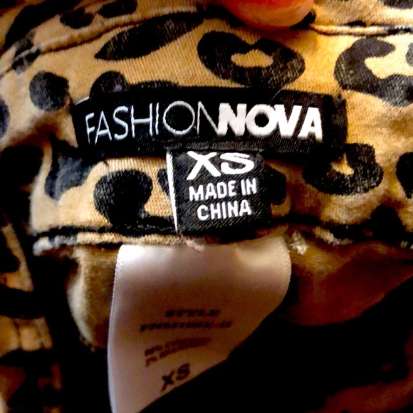 FASHION NOVA ANIMAL PRINT OVERALL SHORTS - Picture 5 of 7